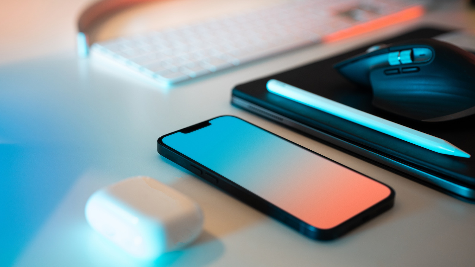 Neden iPad'ler Daha Büyük Olmasına Rağmen iPhone'lardan Daha Ucuz?