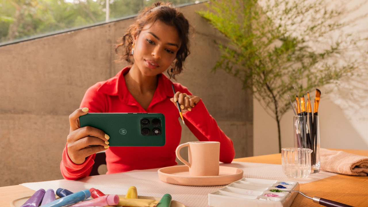Motorola Edge 70 Plus Tanıtıldı: 5.200 Nit Ekran ve Dev Batarya ile Sahneye Çıktı