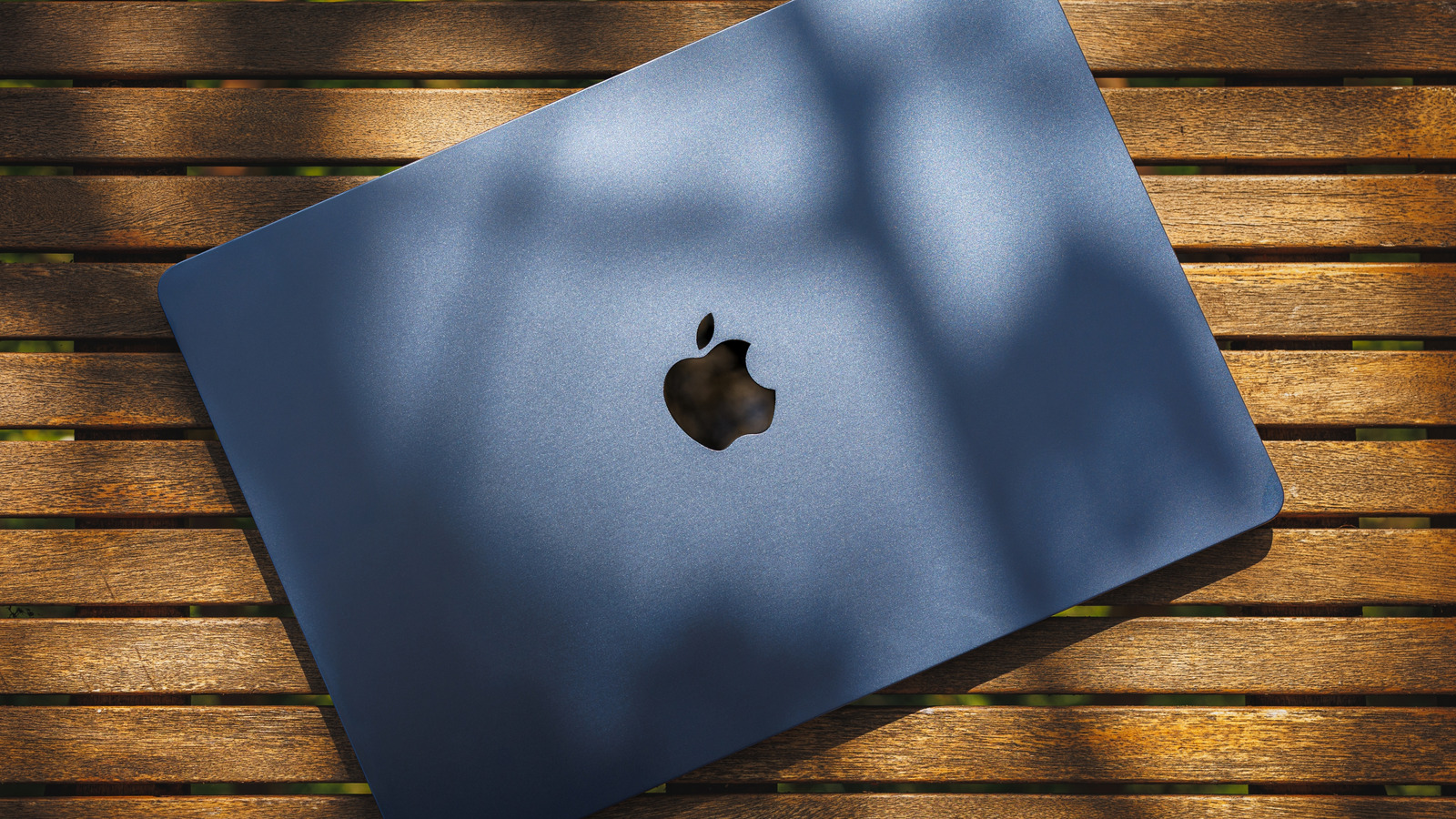 MacBook’unuzla Açık Havaya Çıkarken Bilmeniz Gereken 5 Kritik Kural