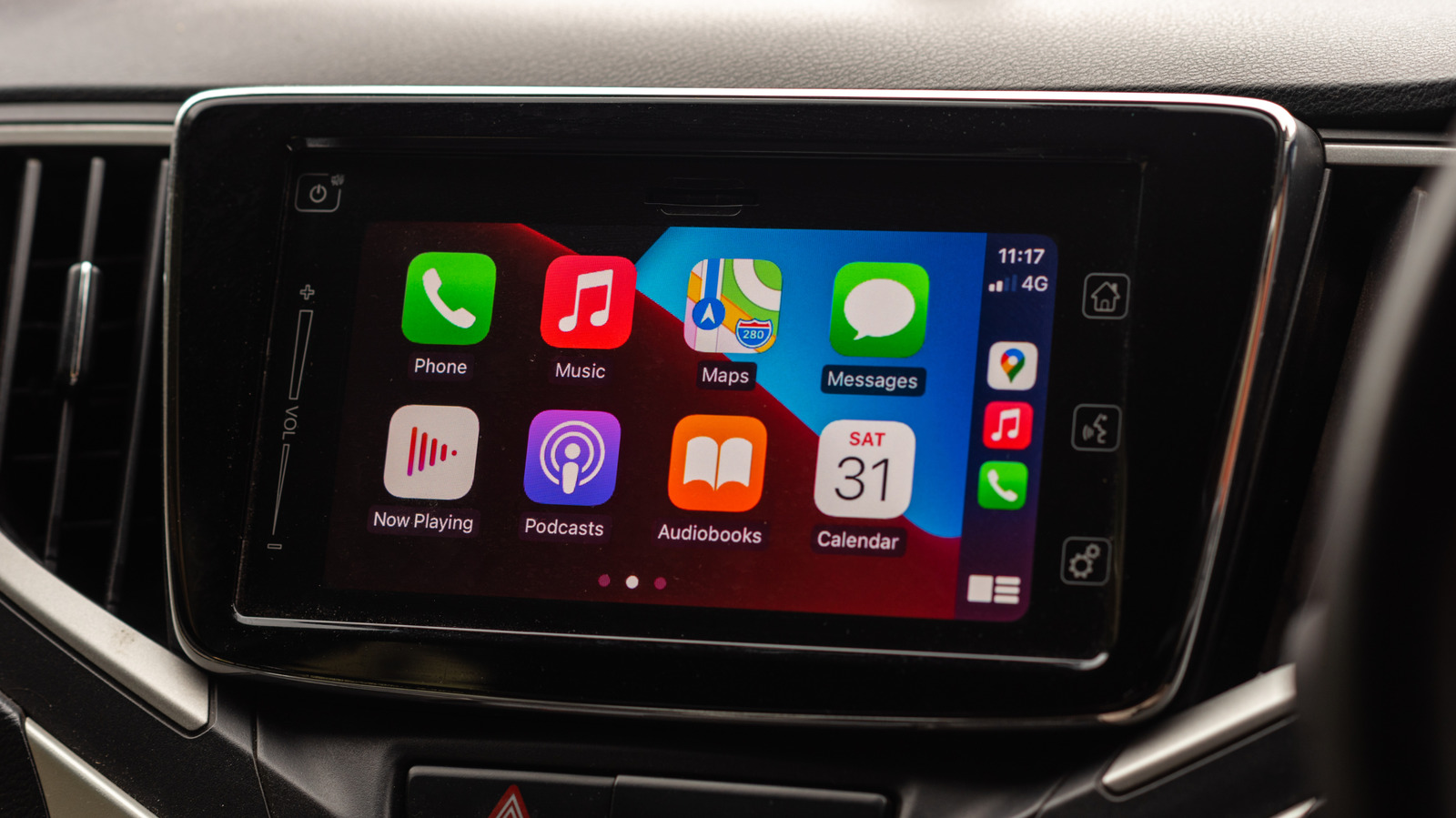 Arabanızın CarPlay Ekranındaki O Jelatini Sökmeli misiniz? İşte Bilmeniz Gerekenler