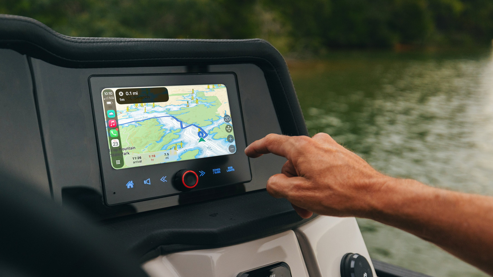 Denizlerin Yeni Akıllı Asistanı: MasterCraft Pontoon Teknolojisiyle Tanışın