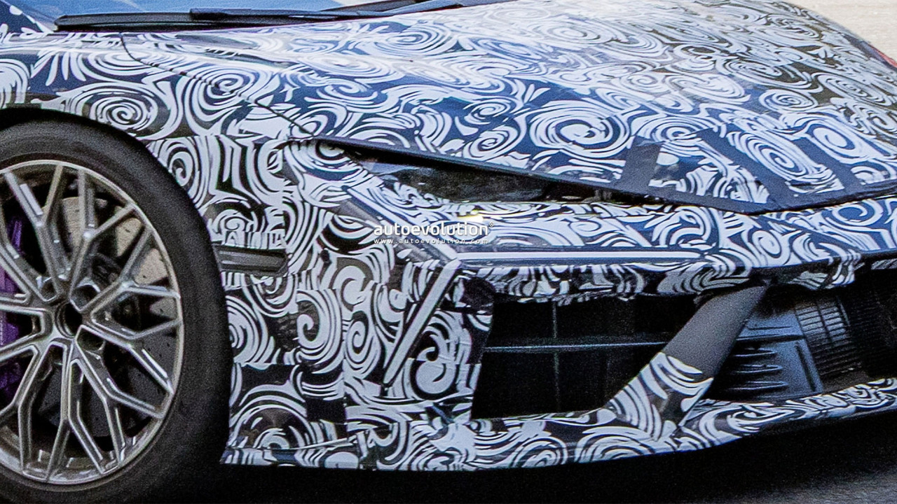 Lamborghini Revuelto Yenileniyor: İşte Yeni Kamuflajlı Prototipin Detayları