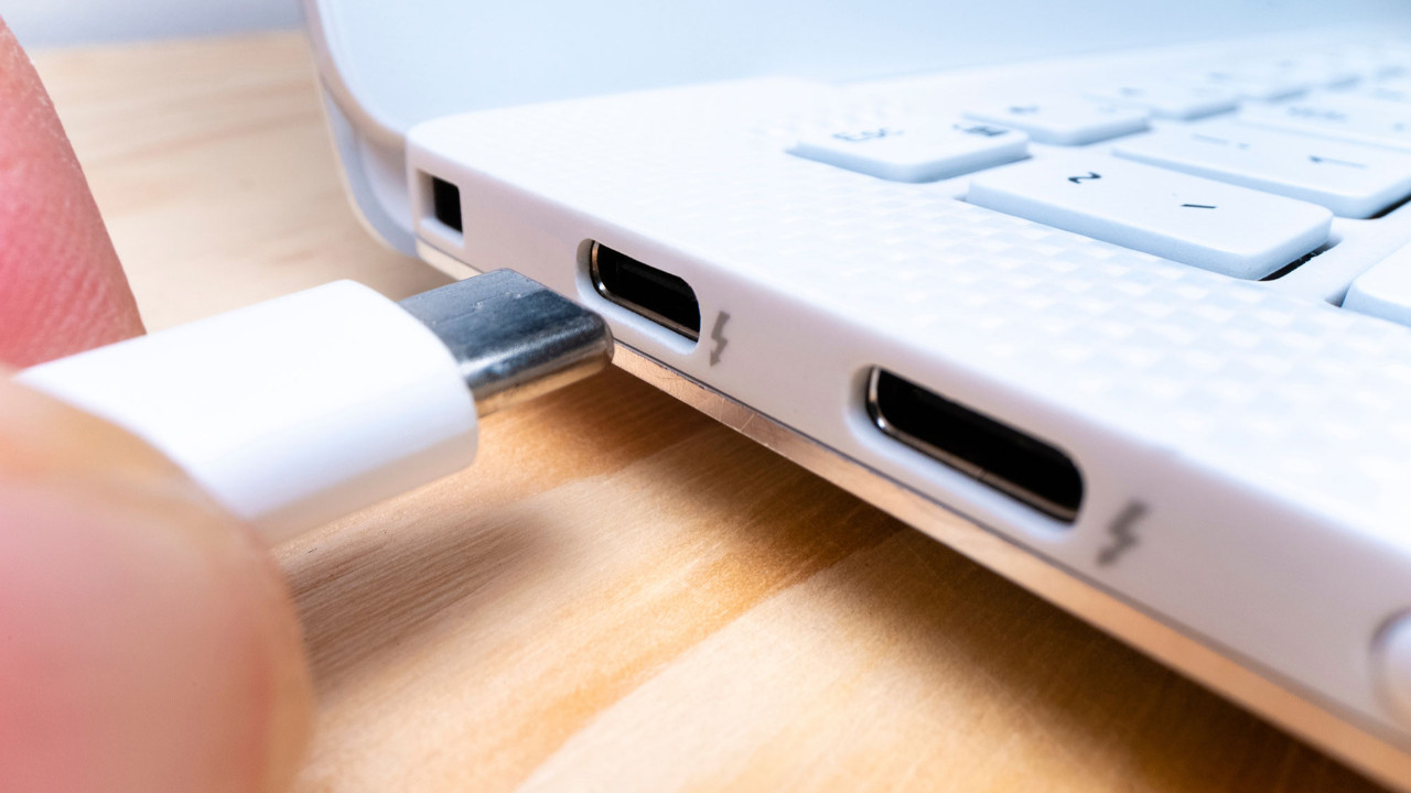 USB Girişlerinin Yanındaki Gizli Semboller: Hangi Port Ne İşe Yarıyor?