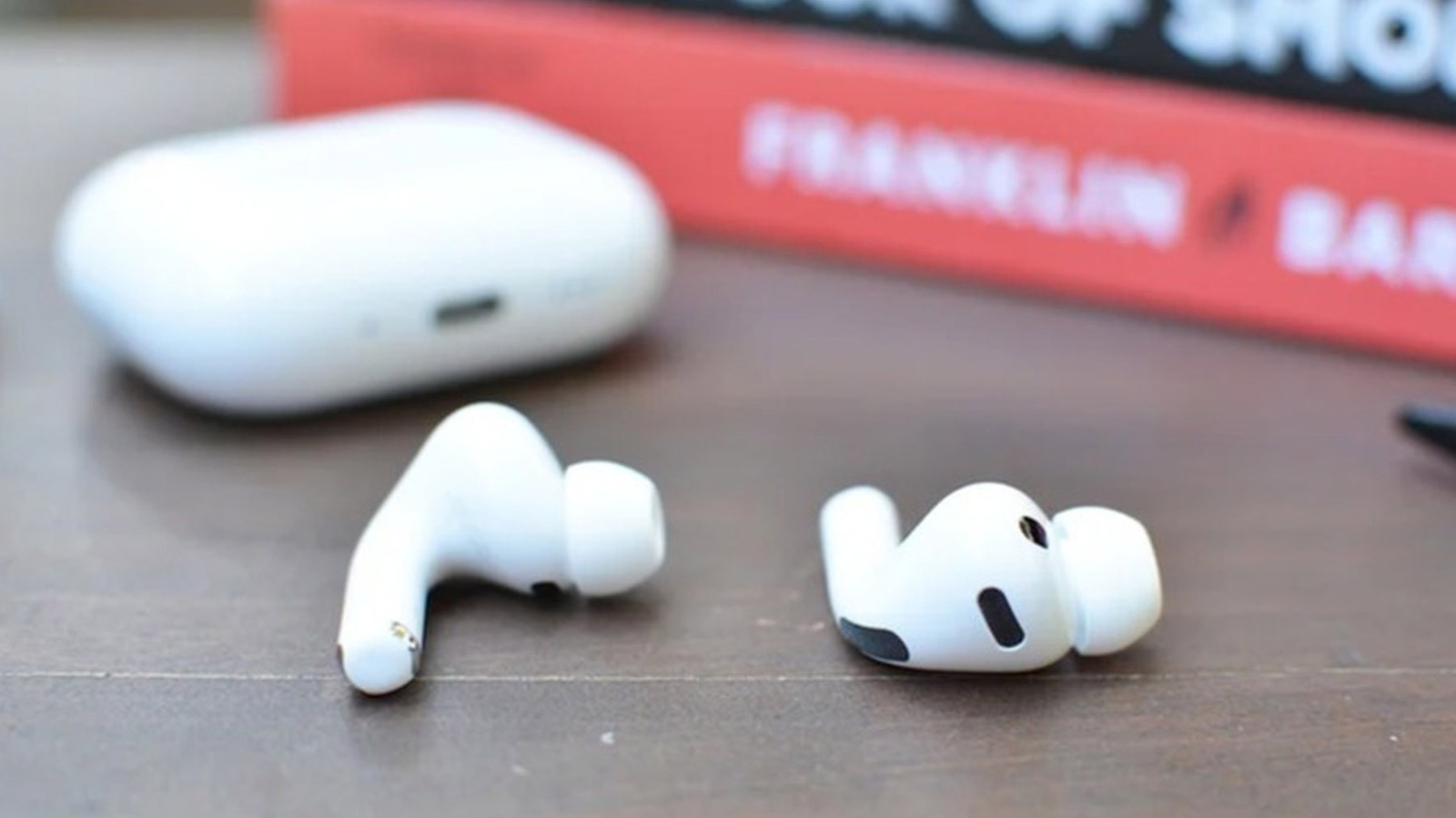 Apple'ın Gizemli Kamera Donanımlı AirPods Modeli macOS 26.7 Sızıntısında Ortaya Çıktı
