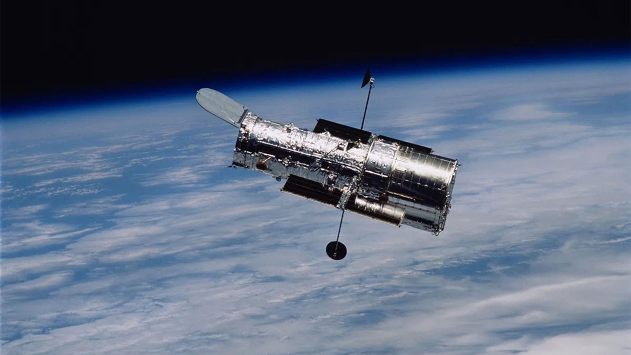 Hubble Uzay Teleskobu Tarihi Rekorunu Kırdı: 200 Bininci Tur Tamamlandı