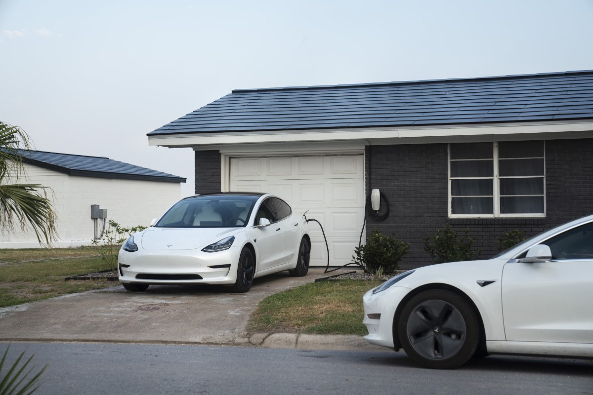 Tesla Solar Roof Hayal Oldu: Güneş Enerjisi Devriminde Neler Yanlış Gitti?